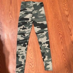 Women’s soft camo leggings